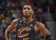 米切尔绝杀时刻，热火点燃赛场，狂砍50分迎来胜利！