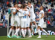 包含克罗地亚客场逼平斯洛伐克，小组领先被威胁的词条